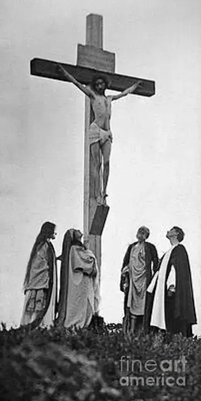 Fred Holland Day's The Crucifixion